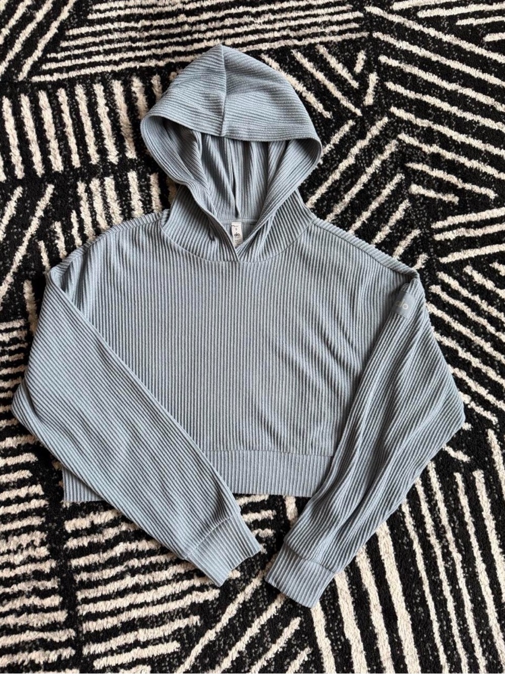 ALO Yoga Muse Cropped Hoodie in Steel Blue Size Small